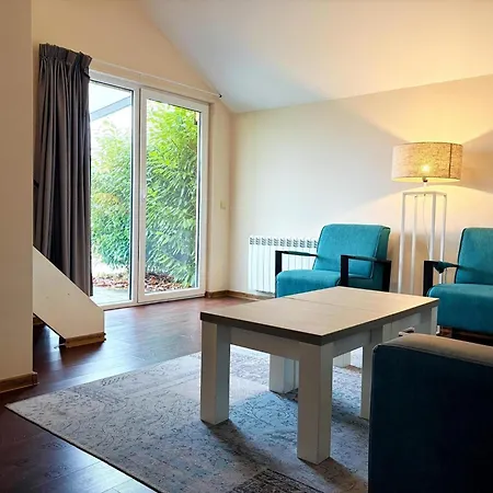 Lavish In Apartamento