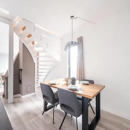 Holiday home Lavish Hambachtal Oberhambach
