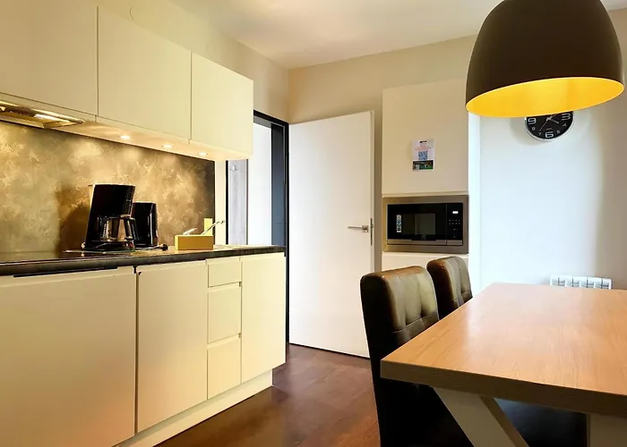 Apartment Lavish In *